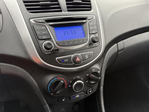 Miniature 19 Hyundai Accent GL 2013