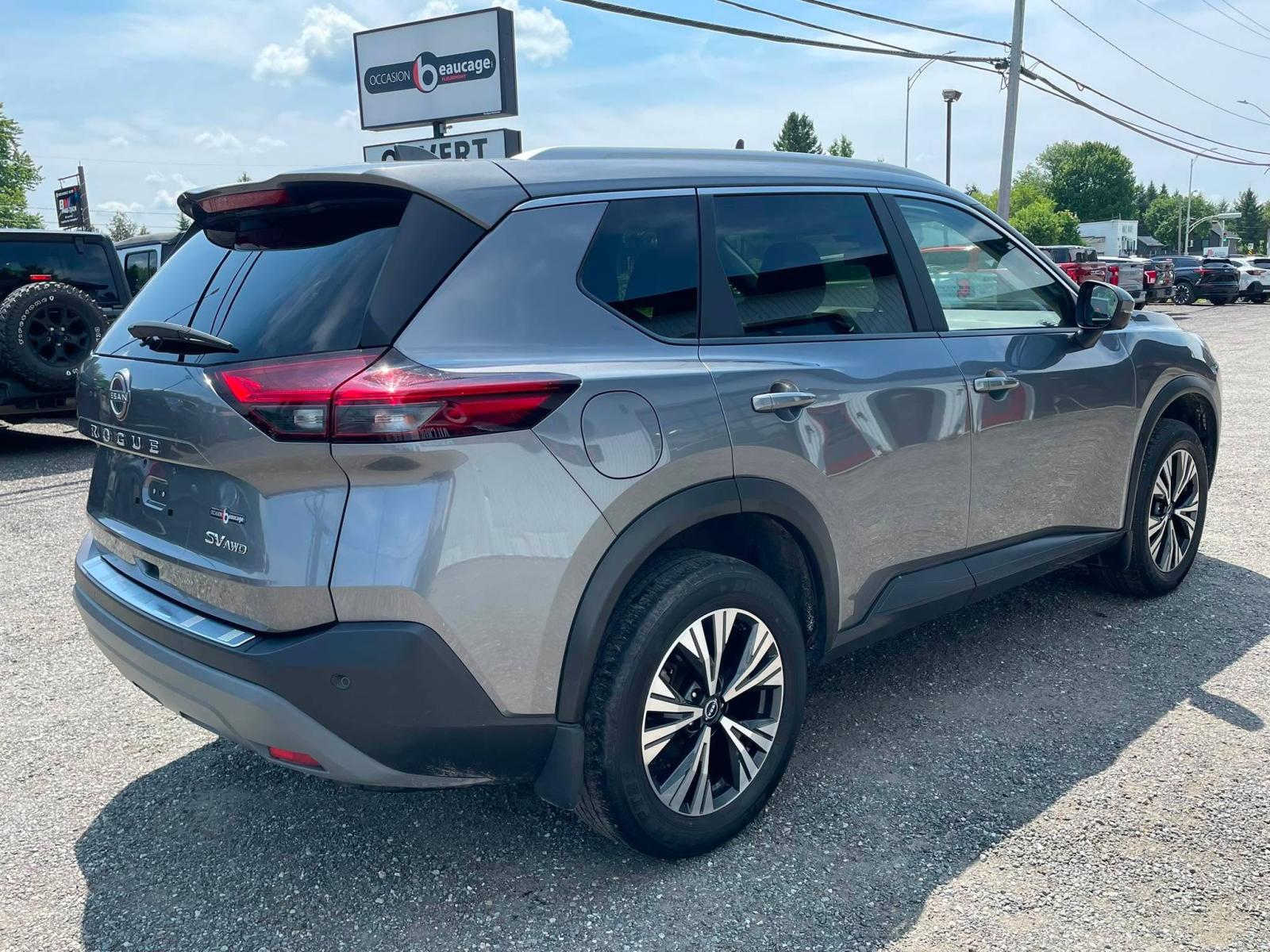 Nissan Rogue SV Moonroof 2023 — photo 4