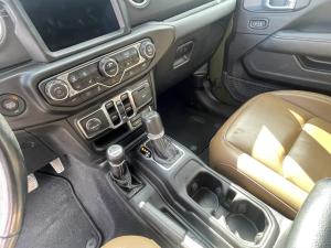 Miniature 31 Jeep Wrangler 4XE Unlimited Sahara 2022