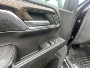 Miniature 18 Chevrolet Silverado 1500 RST 2023