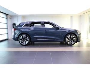 Miniature 6 Audi Q8 e-tron Base 2024