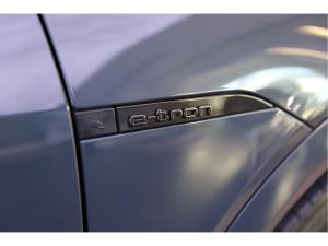 Miniature 11 Audi Q8 e-tron Base 2024
