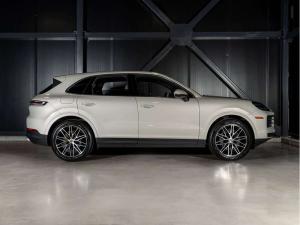Miniature 9 Porsche Cayenne  2024