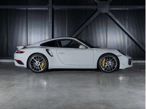 Miniature 10 Porsche 911 2019 911 Turbo S Coupe - Aerokit - CPO 2019