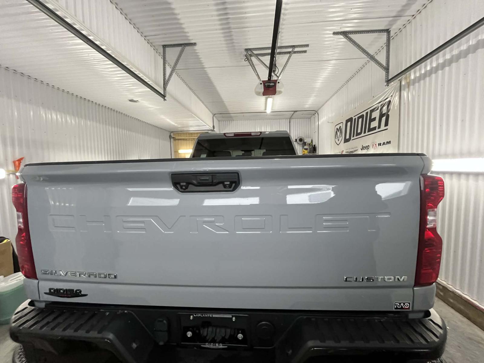 Chevrolet Silverado Custom 2024 — photo 7