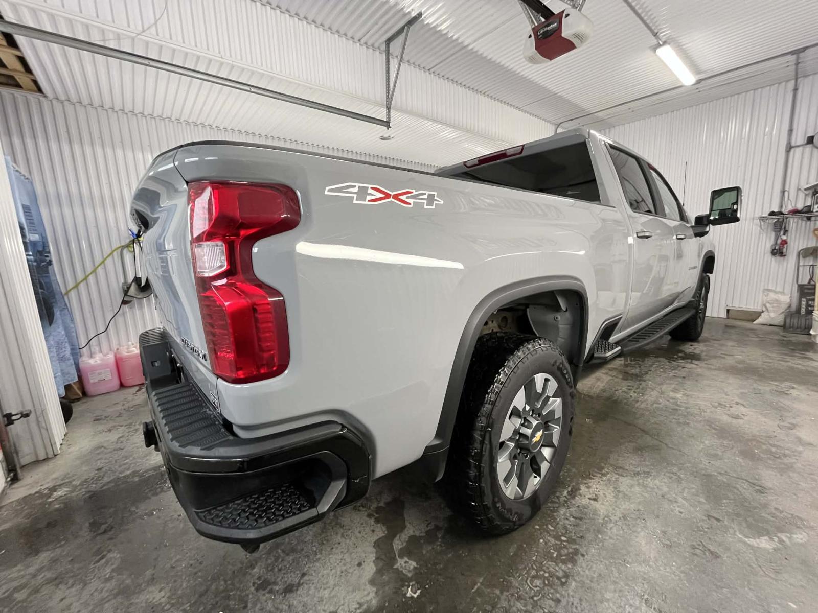 Chevrolet Silverado Custom 2024 — photo 6