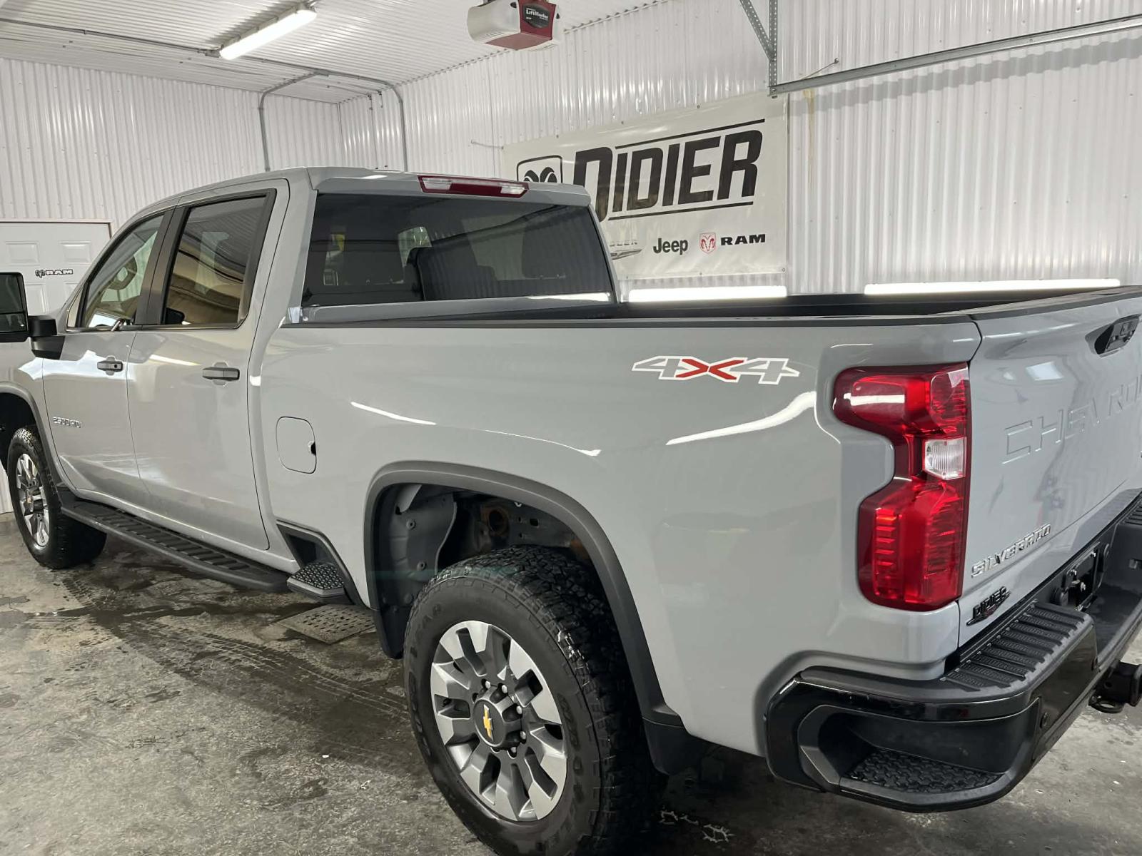 Chevrolet Silverado Custom 2024 — photo 5