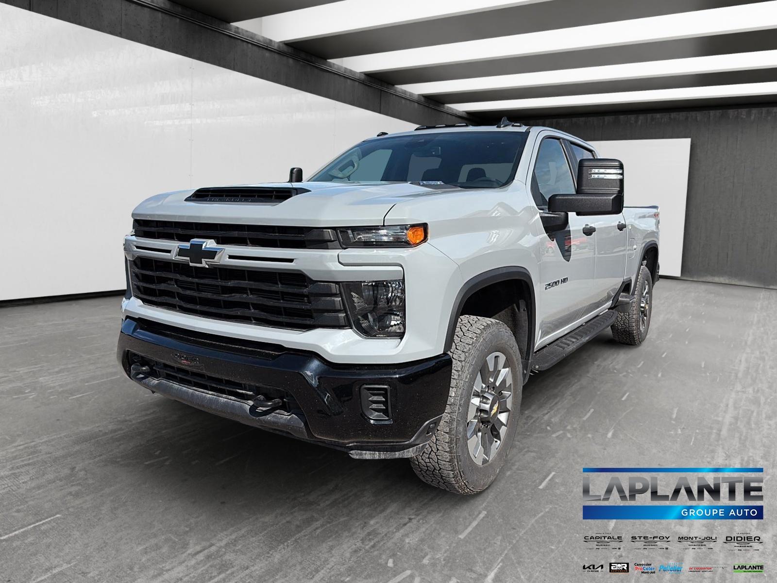 Chevrolet Silverado Custom 2024