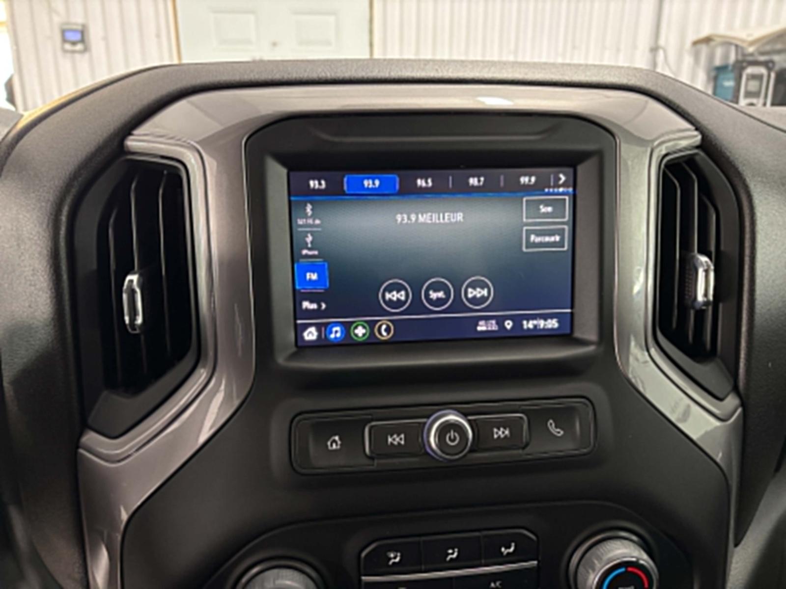 Chevrolet Silverado Custom 2023 — photo 8