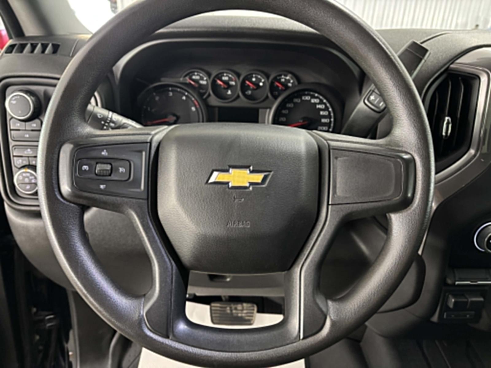 Chevrolet Silverado Custom 2023 — photo 6