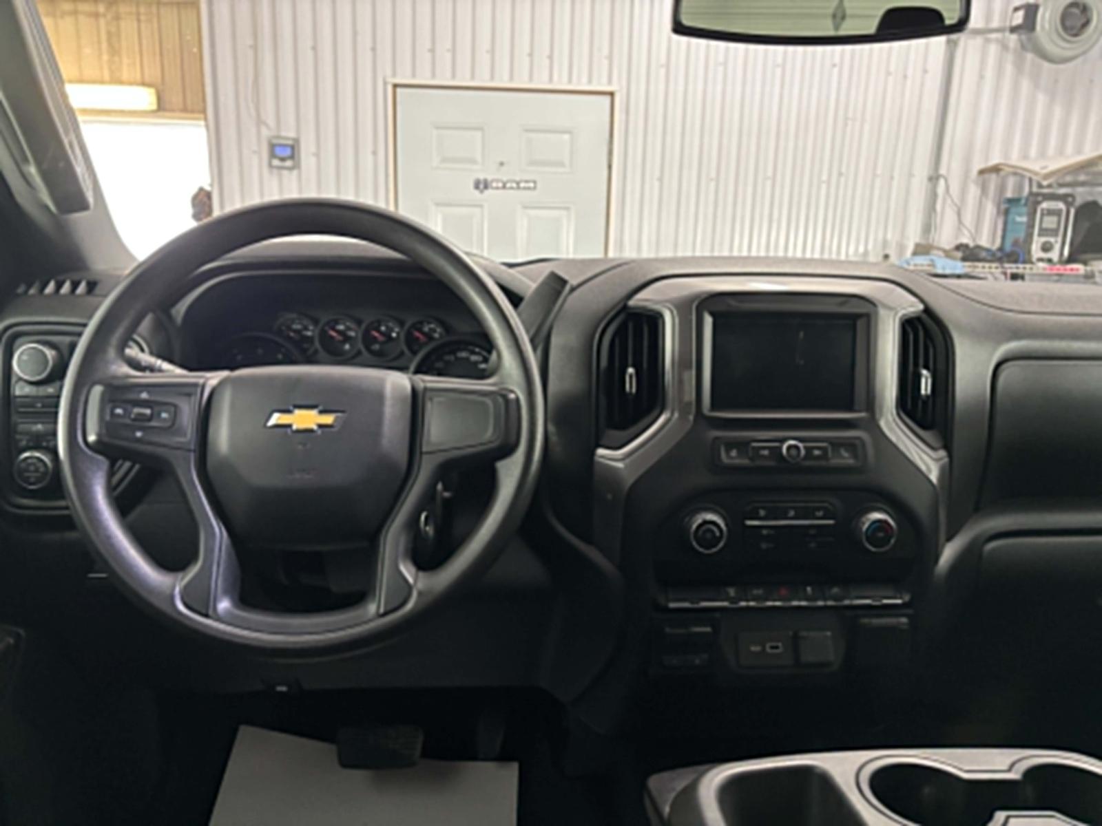 Chevrolet Silverado Custom 2023 — photo 7