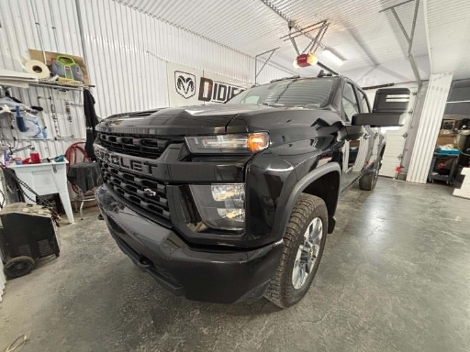 Chevrolet Silverado Custom 2023