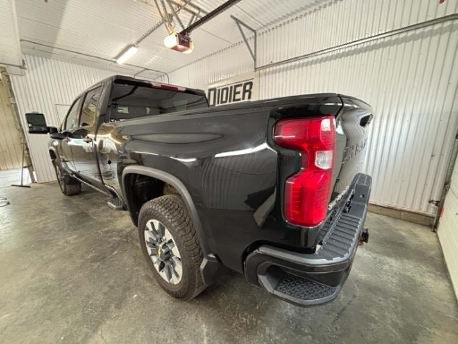 Chevrolet Silverado Custom 2023 — photo 4