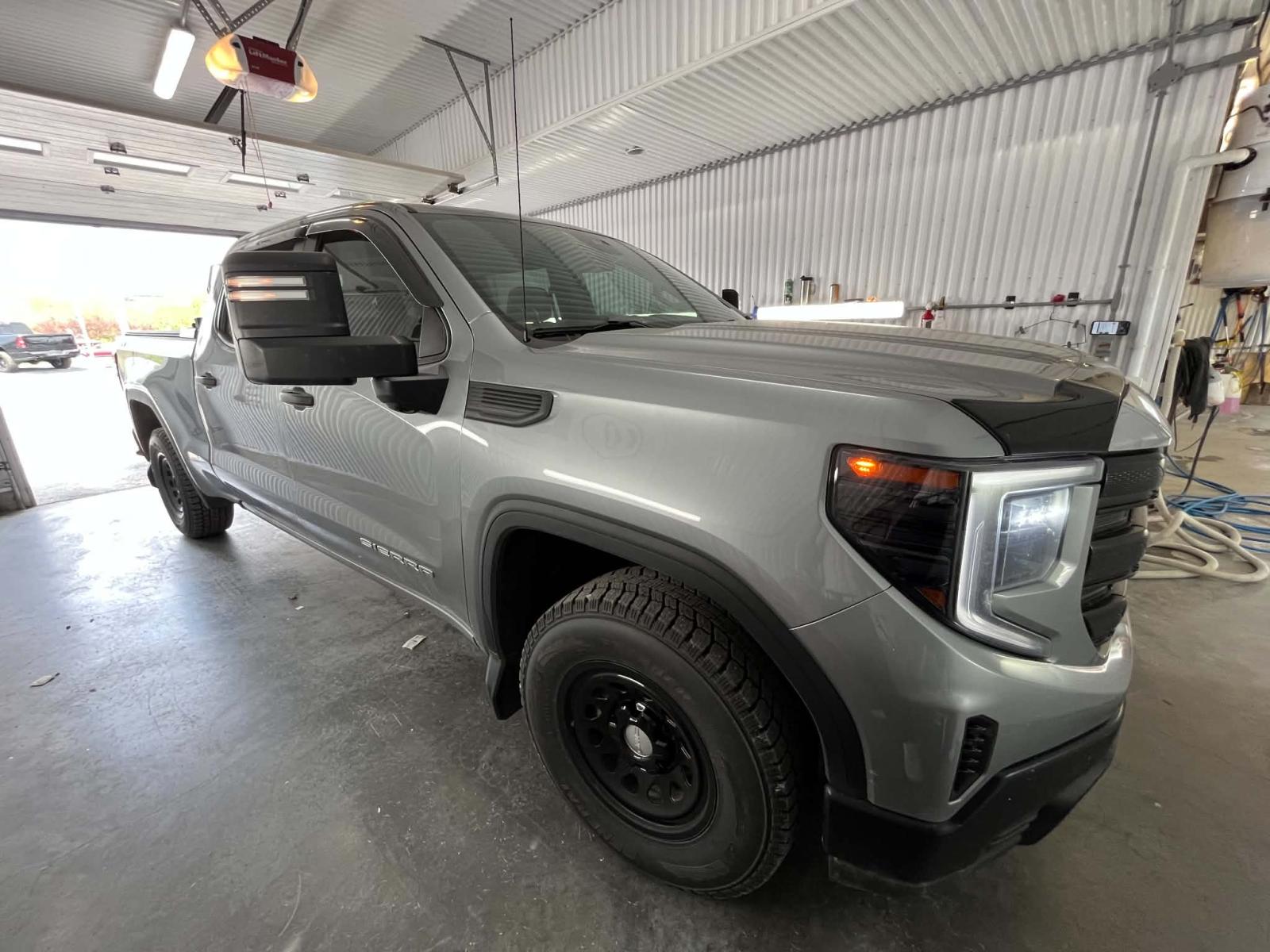 GMC Sierra K1500 Base 2023 — photo 2