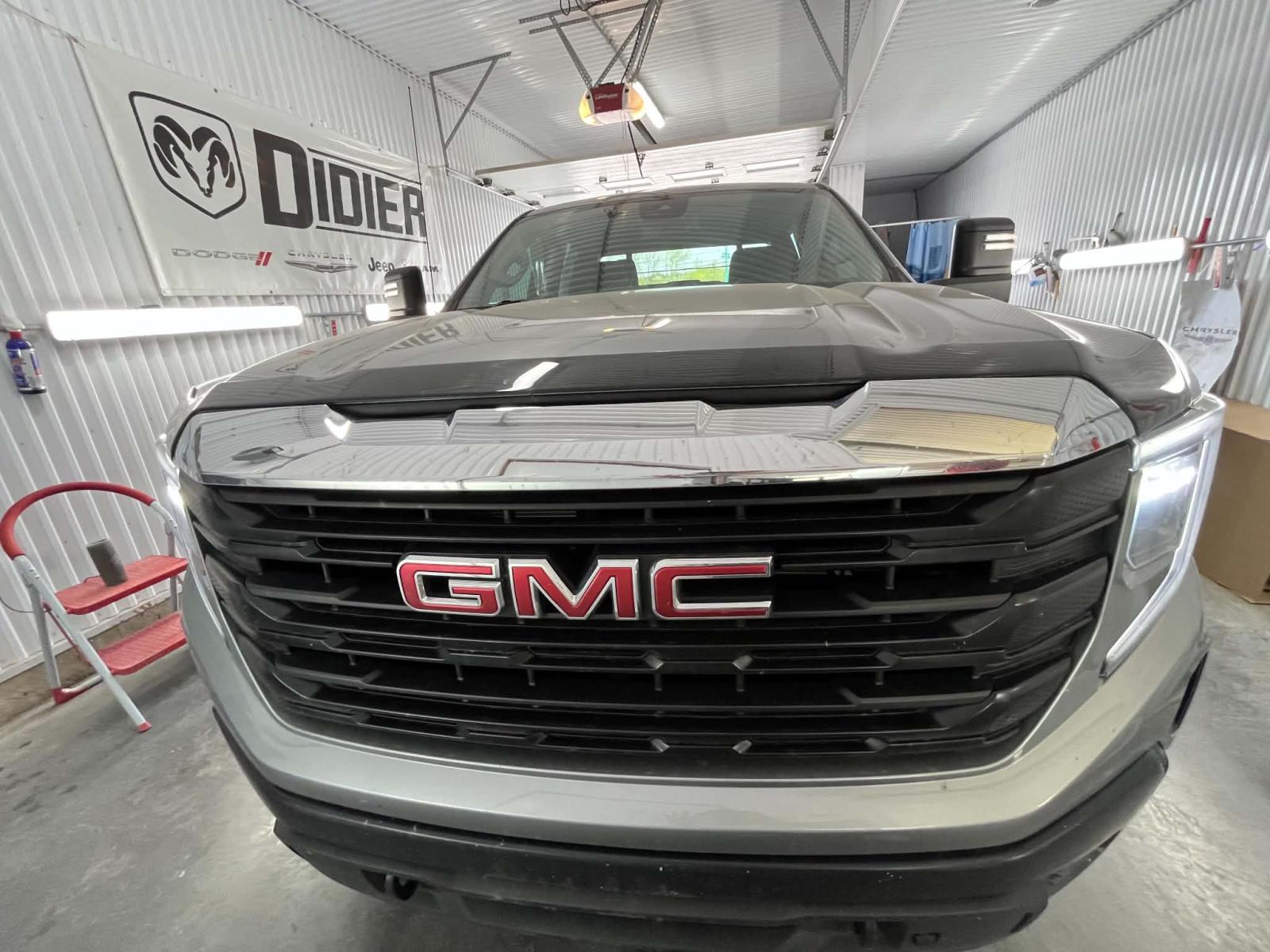 GMC Sierra K1500 Base 2023 — photo 3