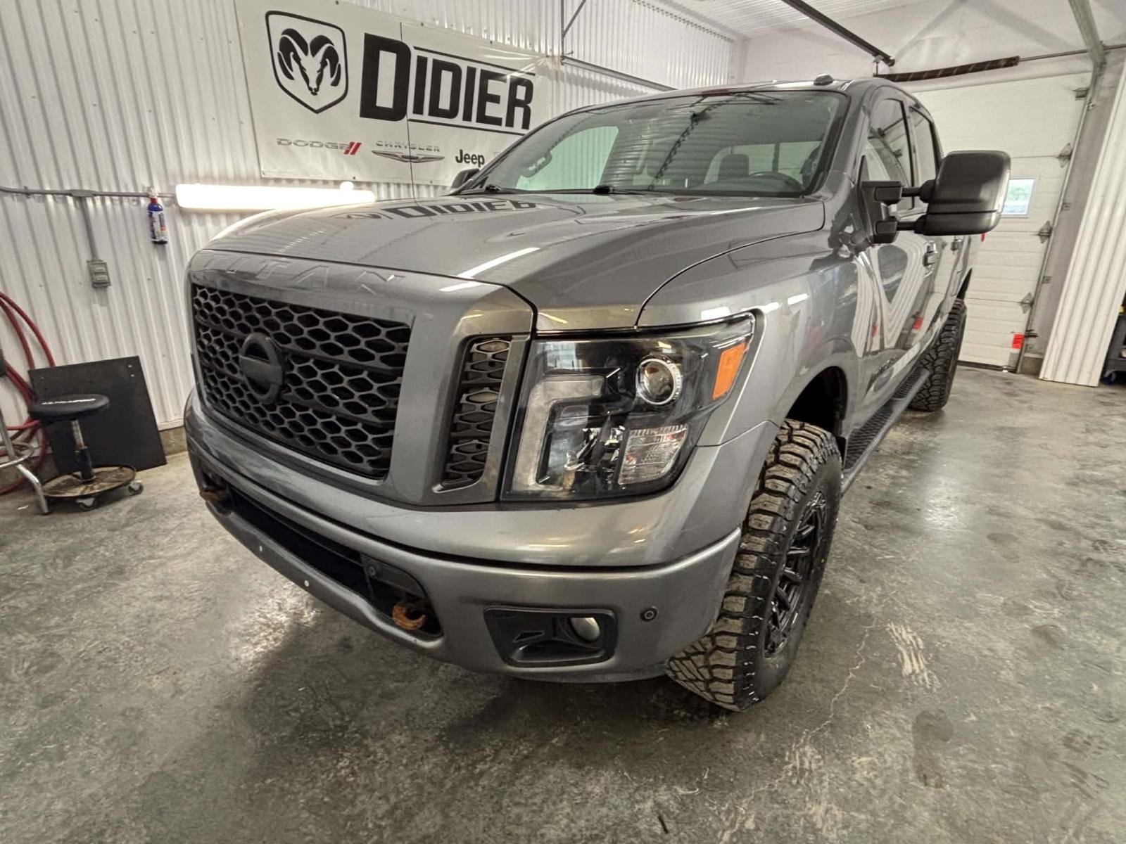 Nissan Titan SV Midnight 2018