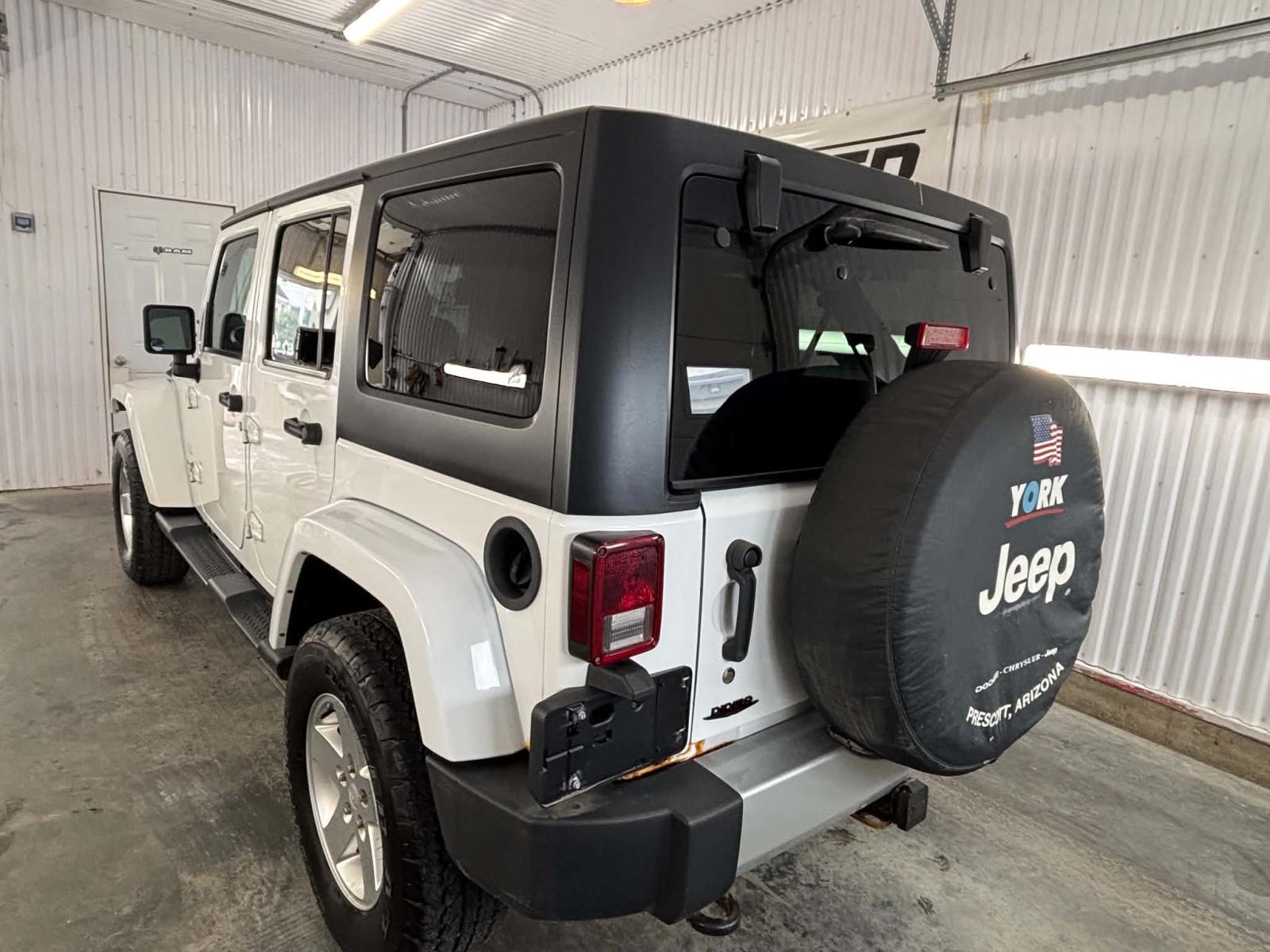 Jeep Wrangler Unlimited Sahara 2014 — photo 4