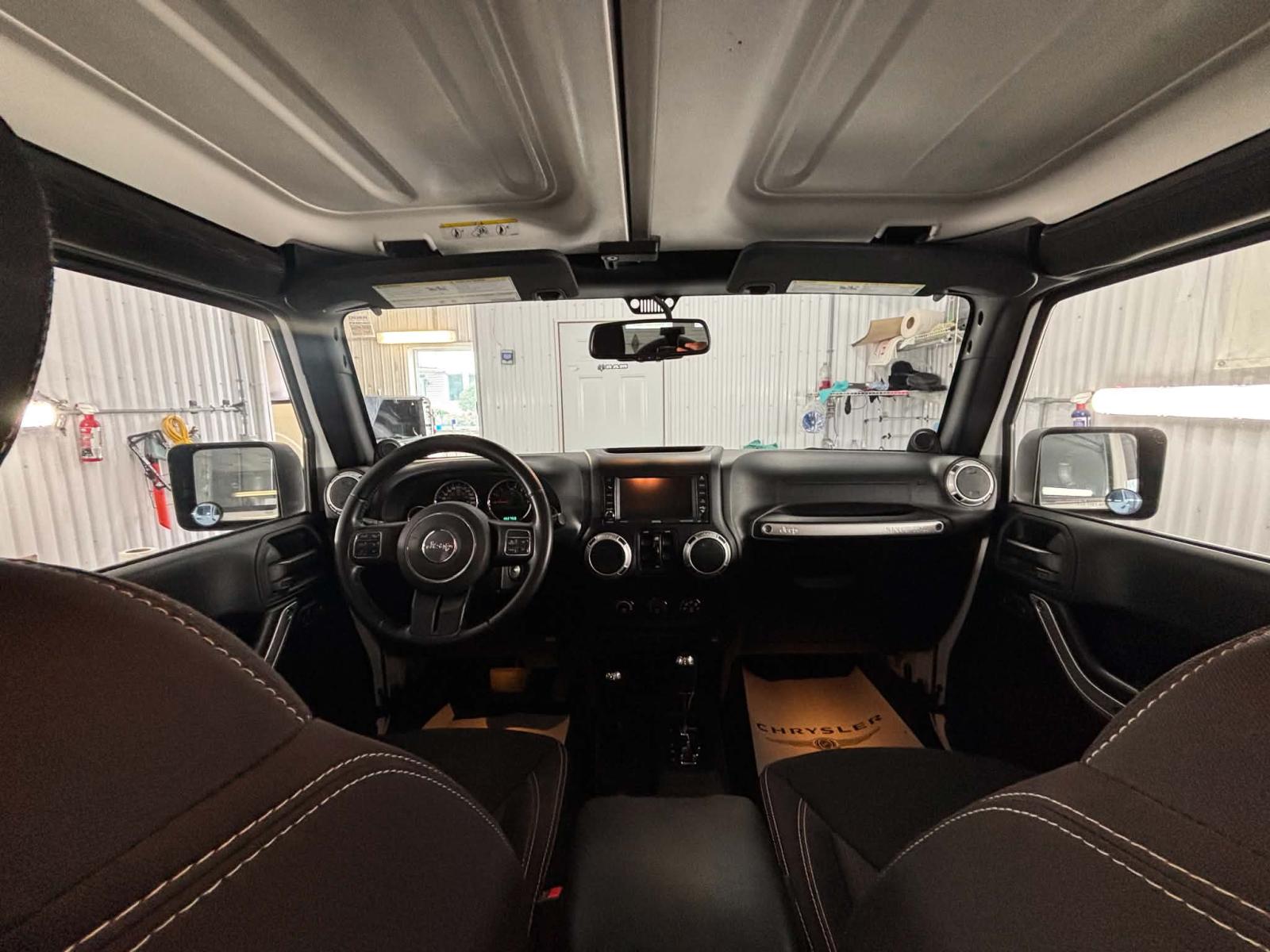 Jeep Wrangler Unlimited Sahara 2014 — photo 5