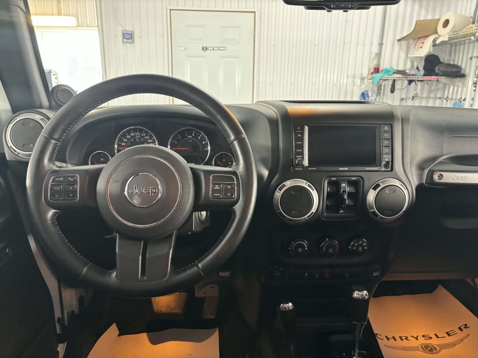 Jeep Wrangler Unlimited Sahara 2014 — photo 6