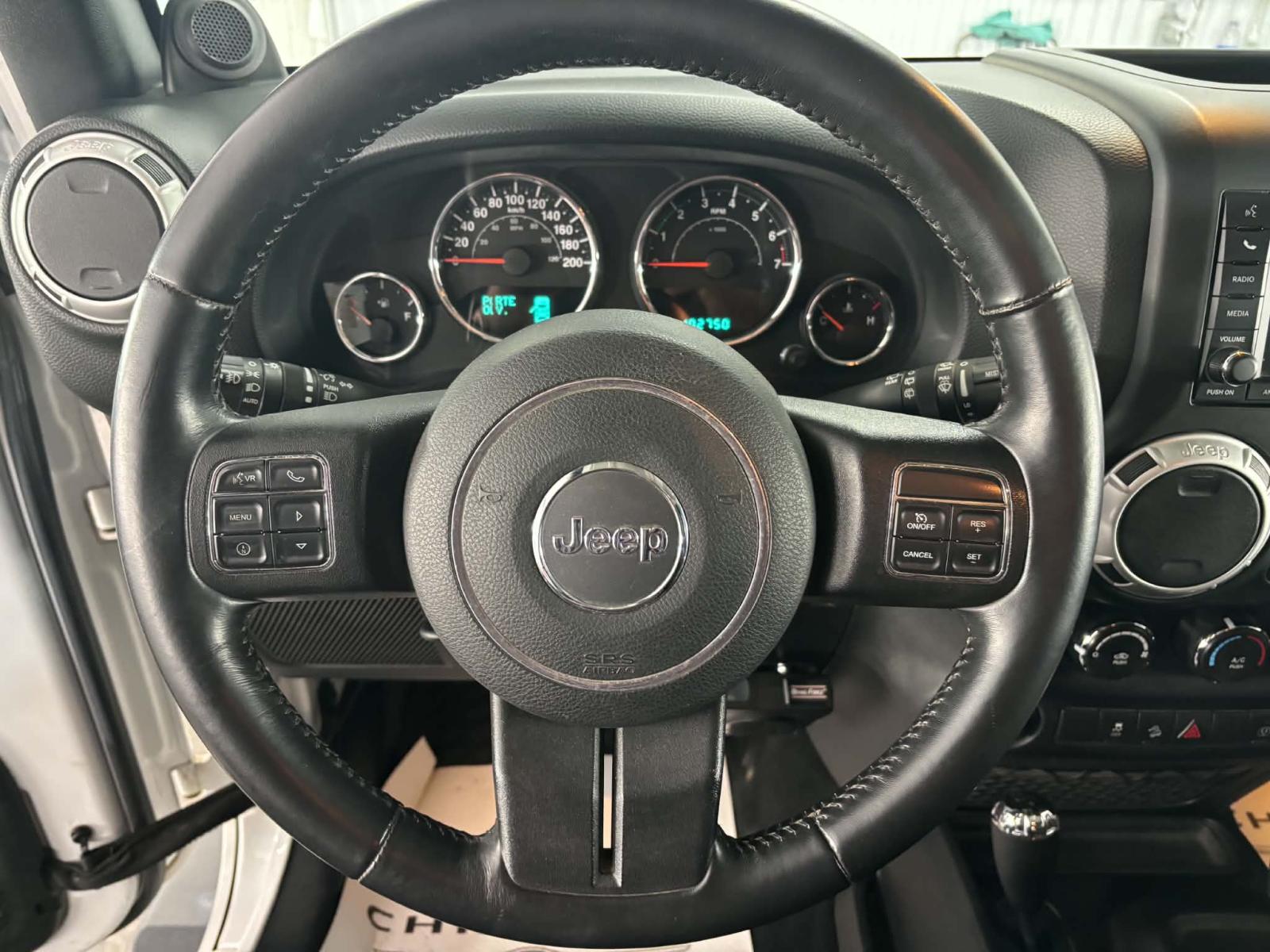 Jeep Wrangler Unlimited Sahara 2014 — photo 7