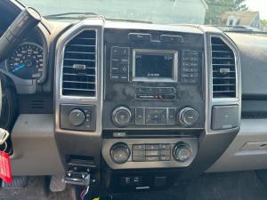Miniature 9 Ford F150 XLT 2015