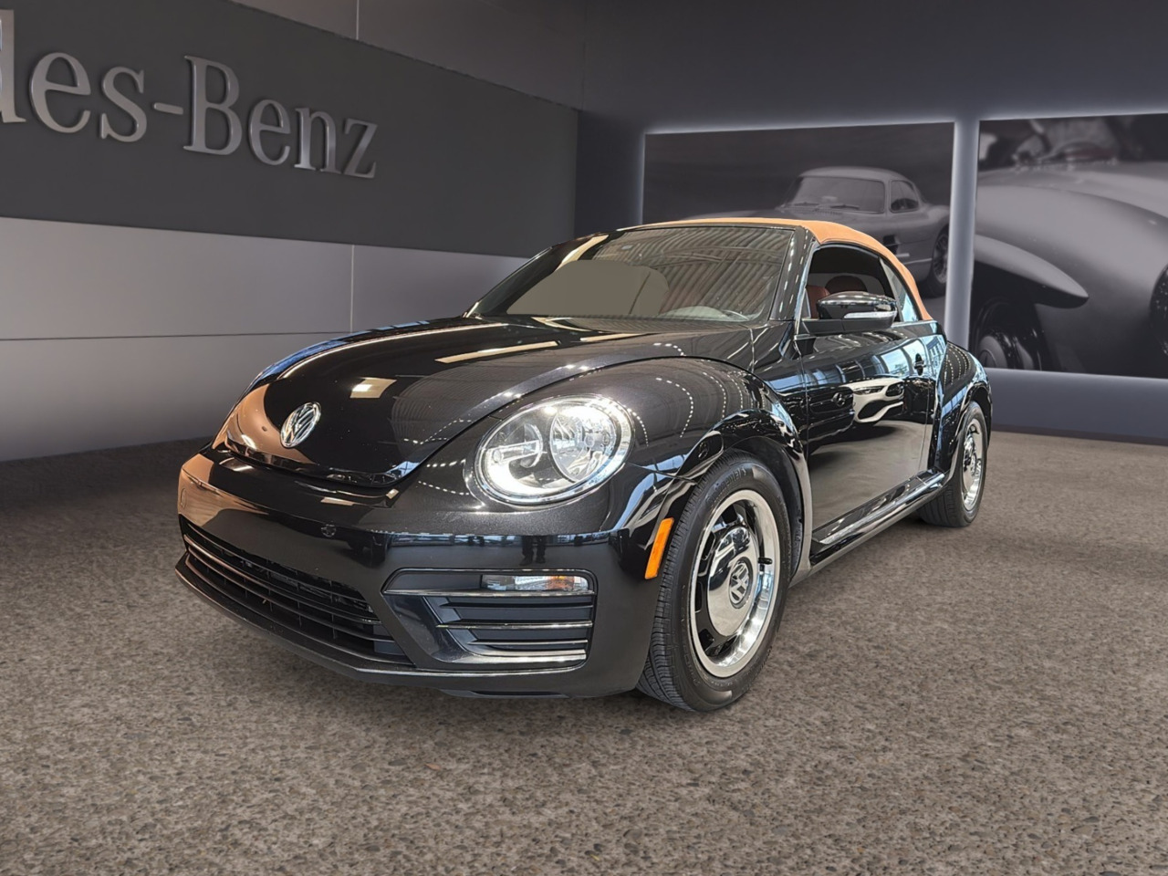 Image 1 Volkswagen Beetle Classic Toit souple marron à commande électrique 2017