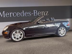 Miniature 7 Mercedes-Benz SLK-Class 320 Roadster Toit rigide noir à commande électrique 2004