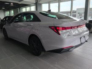 Miniature 7 Hyundai Elantra Preferred IVT avec ensemble technologie 2023