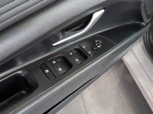Miniature 13 Hyundai Elantra Preferred IVT avec ensemble technologie 2023