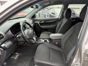 Miniature 9 Kia Sorento Traction avant, 4 portes, 4 cyl. en ligne, GDI, boîte automatique, LX 2014