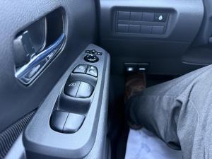 Miniature 17 Nissan Kicks Play Sv Ta 2025