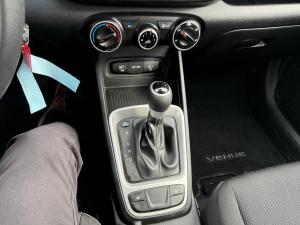 Miniature 15 Hyundai Venue Essential IVT avec couleur deux tons 2023