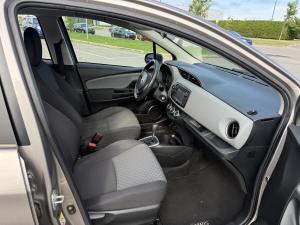 Miniature 10 Toyota Yaris Hayon 5 portes, boîte manuelle, LE 2015