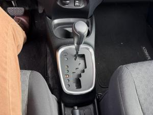 Miniature 12 Toyota Yaris Hayon 5 portes, boîte manuelle, LE 2015