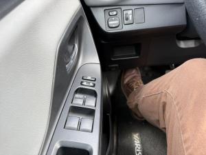 Miniature 14 Toyota Yaris Hayon 5 portes, boîte manuelle, LE 2015