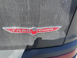 Miniature 6 Jeep Cherokee Trailhawk 4 portes 4 roues motrices 2015