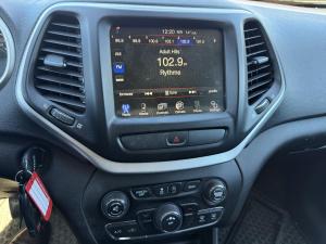 Miniature 11 Jeep Cherokee Trailhawk 4 portes 4 roues motrices 2015