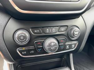 Miniature 23 Jeep Cherokee Altitude *AWD *VOLANT CHAUFFANT *BIZONE *GPS *CAMÉRA 2023