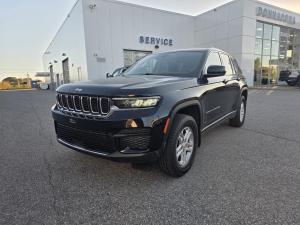 2023 Jeep Grand Cherokee Laredo 4x4 - Image 1