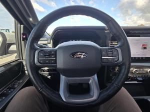 Miniature 10 Ford F-150 LARIAT cabine SuperCrew 4RM caisse de 5,5 pi 2024