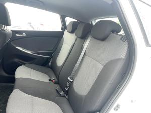 Miniature 8 Hyundai Accent Gl *Bluetooth *Sièges Chauffants *Regulateur Vitesse *Groupe Électrique 2014