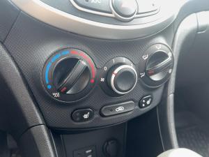 Miniature 23 Hyundai Accent Gl *Bluetooth *Sièges Chauffants *Regulateur Vitesse *Groupe Électrique 2014