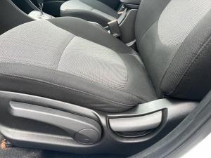 Miniature 26 Hyundai Accent Gl *Bluetooth *Sièges Chauffants *Regulateur Vitesse *Groupe Électrique 2014