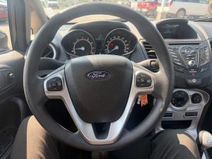 Miniature 9 Ford Fiesta Berline SE 4 portes - MANUELLE 2017