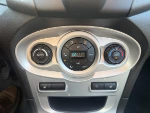 Miniature 14 Ford Fiesta Berline SE 4 portes - MANUELLE 2017