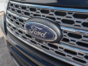 Miniature 13 Ford Explorer 4 roues motrices - Limited 2023