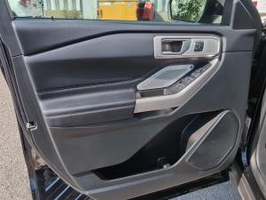Miniature 19 Ford Explorer 4 roues motrices - Limited 2023