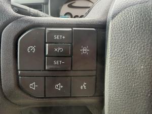 Miniature 12 Ford F-150 XLT cabine SuperCrew 4RM caisse de 6,5 pi 2023