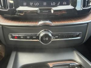 Miniature 15 Volvo XC60 T8 Plus version foncée hybride rechargeable TIe 2024