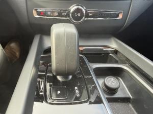 Miniature 16 Volvo XC60 T8 Plus version foncée hybride rechargeable TIe 2024